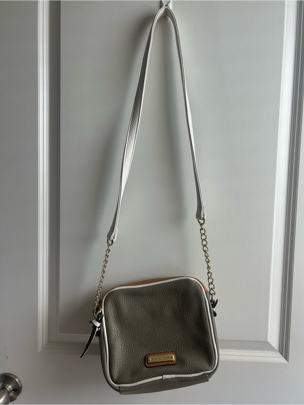 Steve Madden Gray Pebbled Crossbody with White Strap and Gold Chain